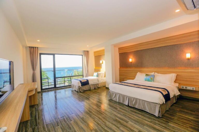 Deluxe Family room with Sea View and Balcony