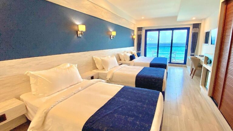 Deluxe Quadruple room Seaview with Balcony