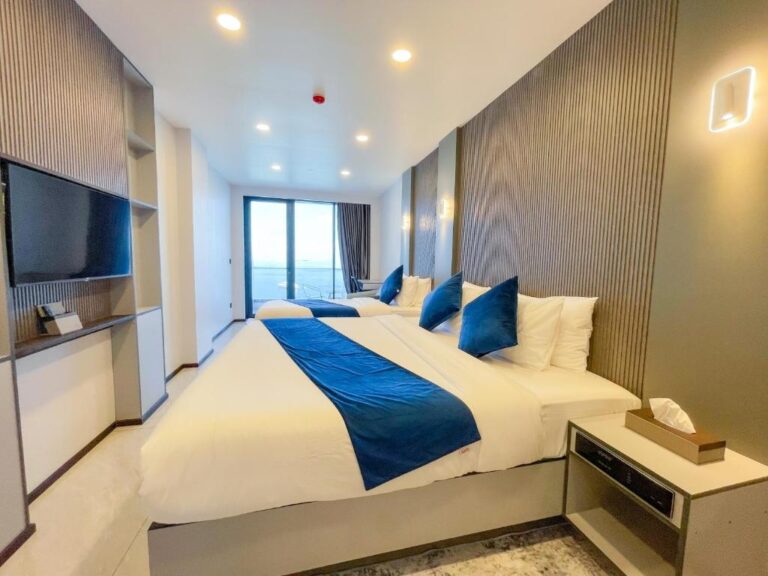 Deluxe Triple Room with sea view