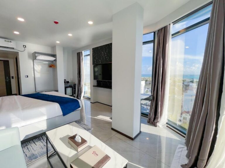 Honeymoon Suite with jacuzzi sea view