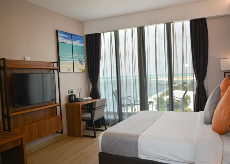Deluxe Partial Sea view