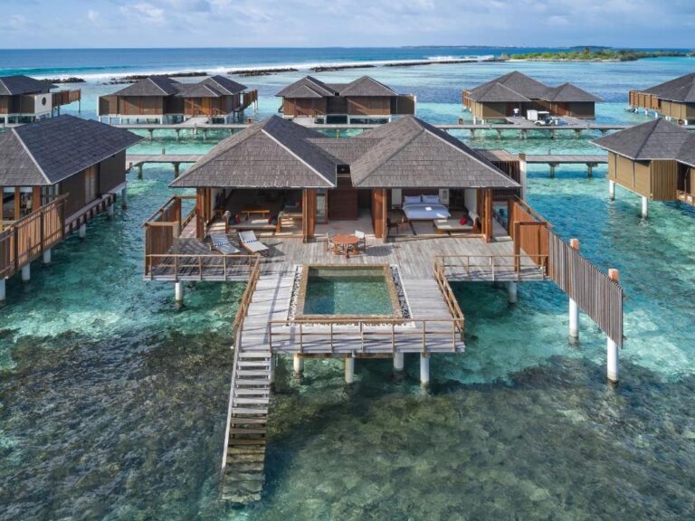 One Bedroom Ocean Suite with Pool