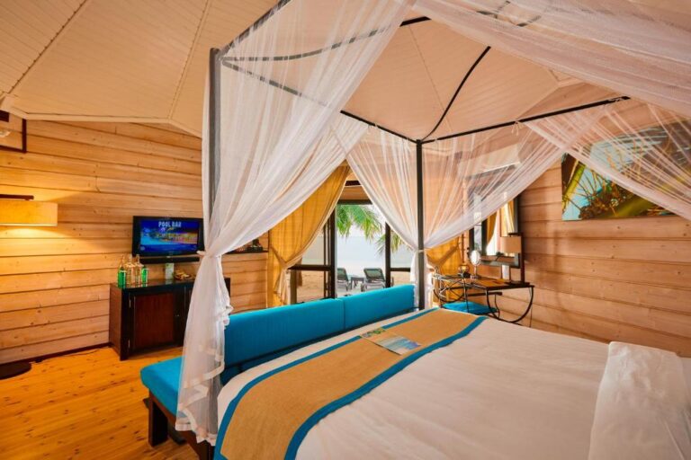 Sangu Jacuzzi Beach Villa