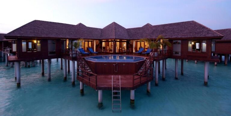 Presidential Water Suite