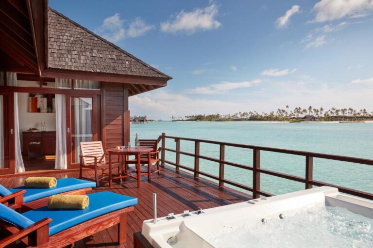 Prestige Jacuzzi Water Villa