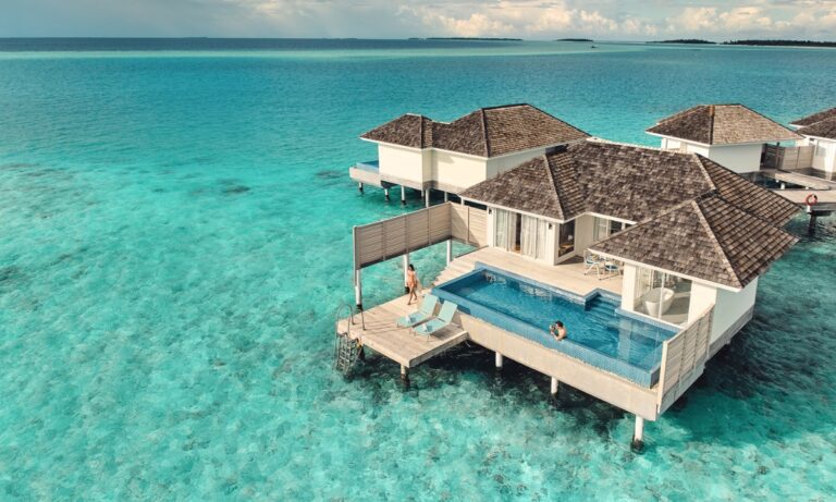 Sunset Aqua Pool Suite